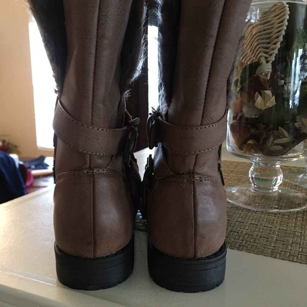 Boots - Picture 4 of 5